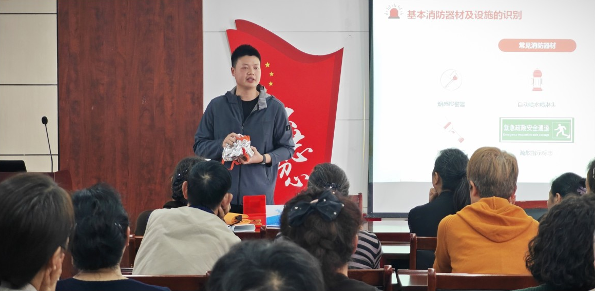 依愛消防重陽進(jìn)社區(qū)，金秋慰問情暖夕陽紅